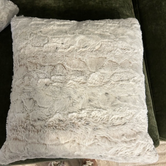 FAUX FUR PILLOWS - set of 2 (17x17) - Picture 3 of 6